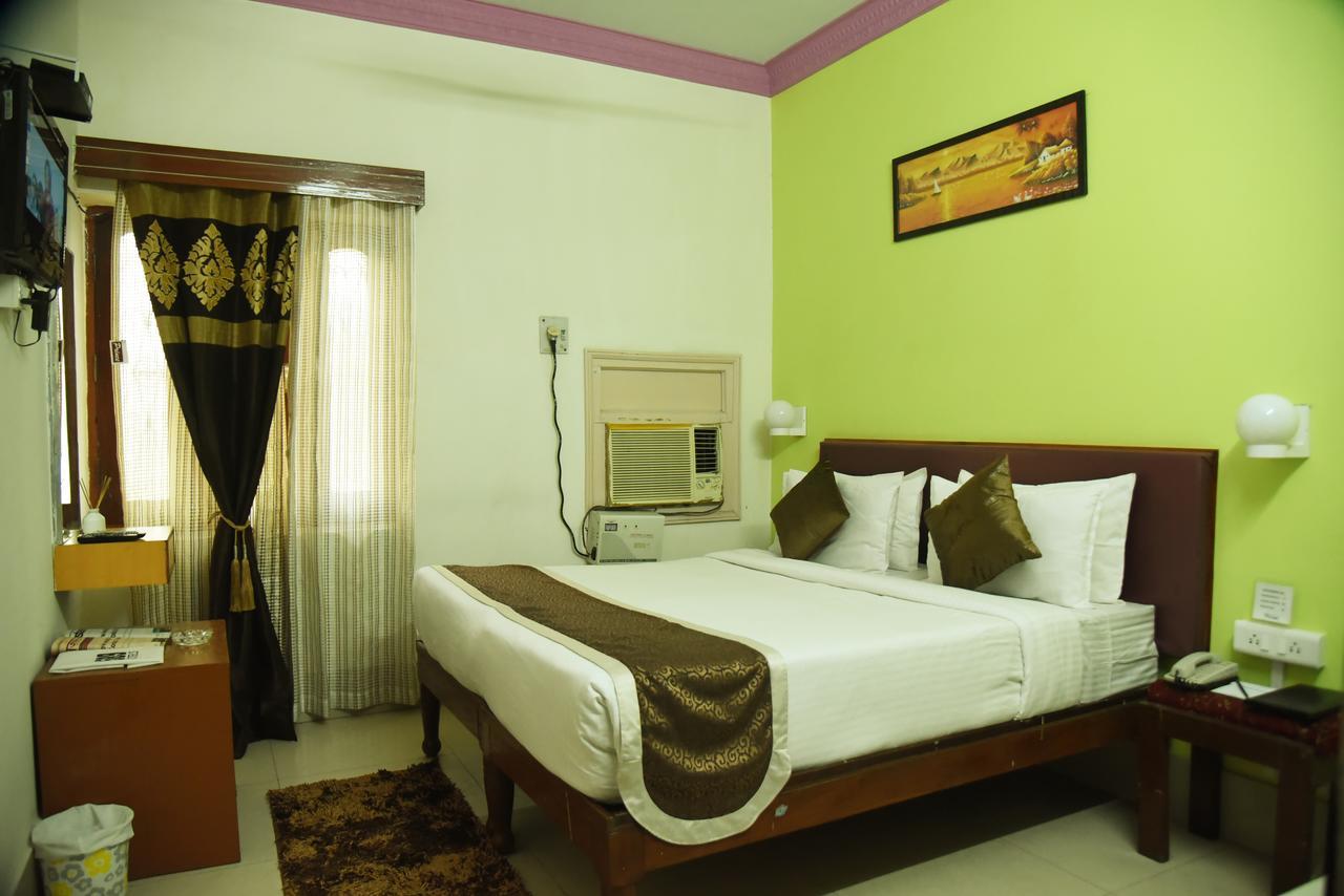 Rnb Select Vijay Delux Otel Sultānpur Dış mekan fotoğraf