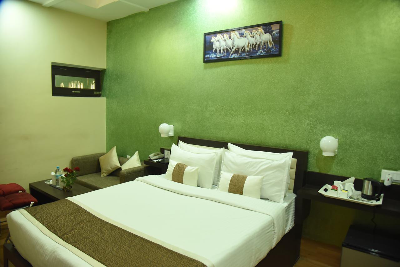 Rnb Select Vijay Delux Otel Sultānpur Dış mekan fotoğraf
