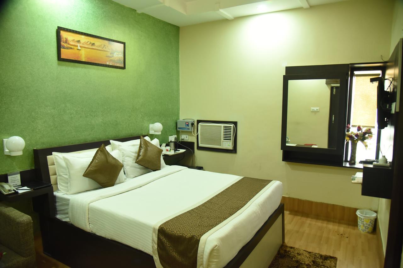 Rnb Select Vijay Delux Otel Sultānpur Dış mekan fotoğraf