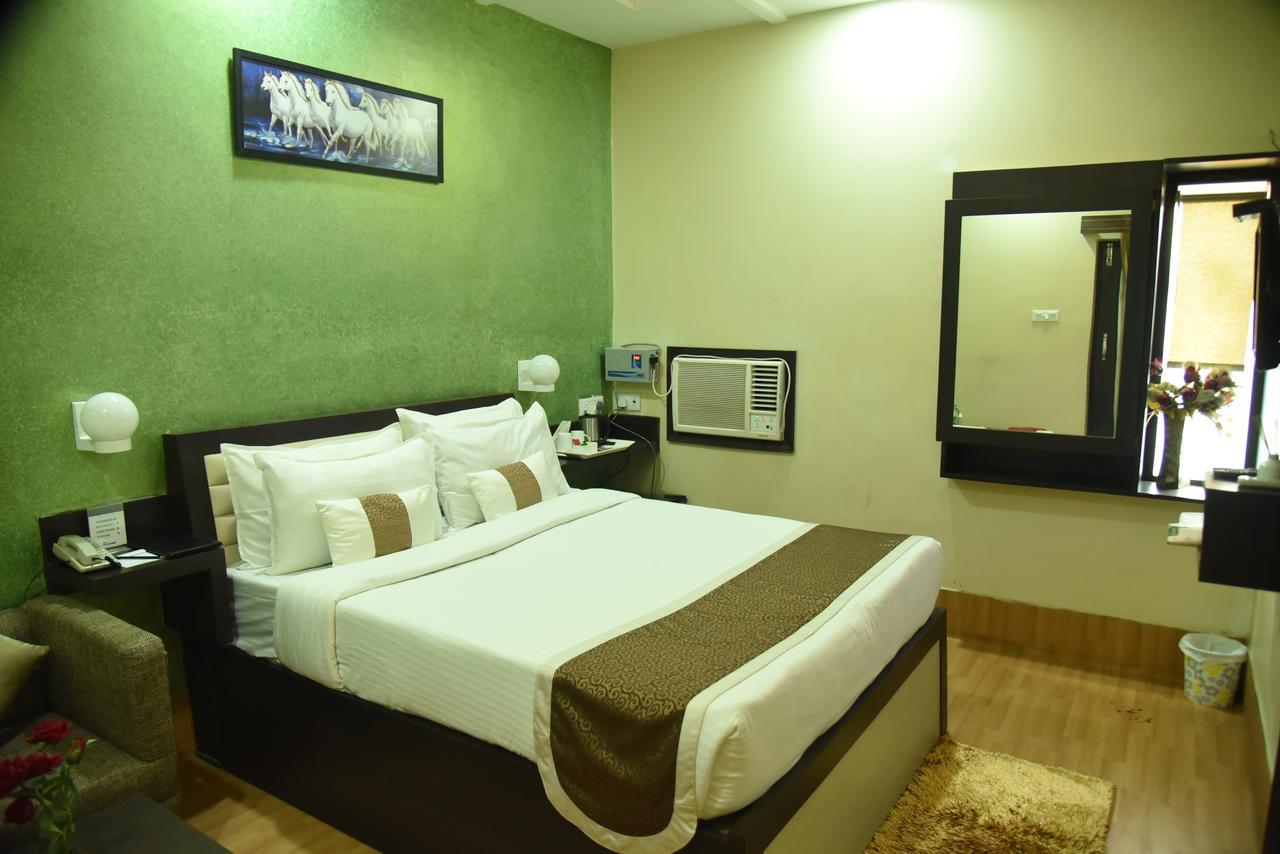 Rnb Select Vijay Delux Otel Sultānpur Dış mekan fotoğraf