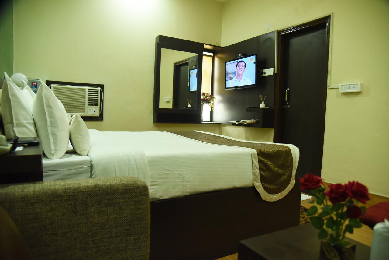 Rnb Select Vijay Delux Otel Sultānpur Dış mekan fotoğraf