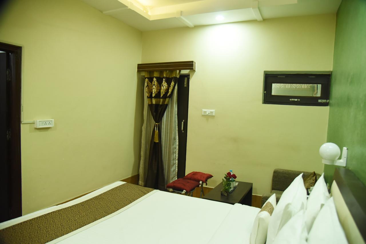 Rnb Select Vijay Delux Otel Sultānpur Dış mekan fotoğraf