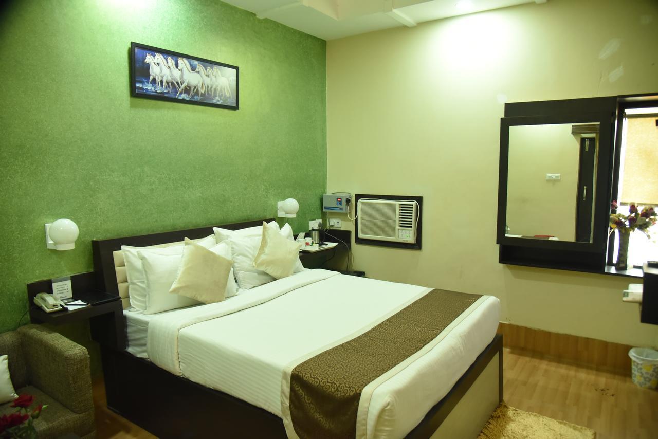 Rnb Select Vijay Delux Otel Sultānpur Dış mekan fotoğraf