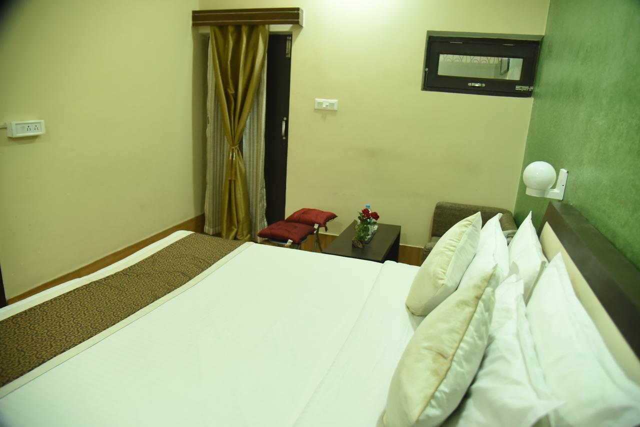 Rnb Select Vijay Delux Otel Sultānpur Dış mekan fotoğraf